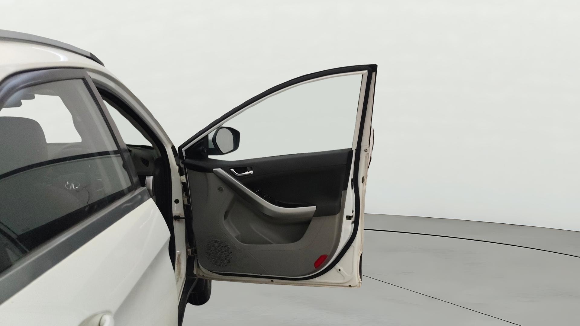 View 2018 Tata Nexon Revotron XE Image 46 Used 2018 Tata Nexon Revotron XE Image 46