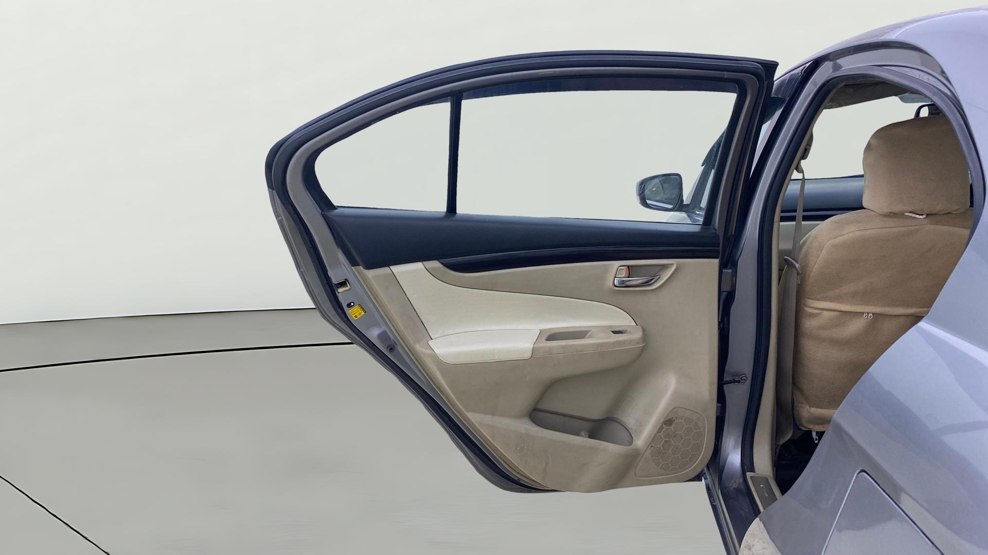 View 2016 Maruti Suzuki 1000 Base Variant Image 14 Used 2016 Maruti Suzuki 1000 Base Variant Image 14