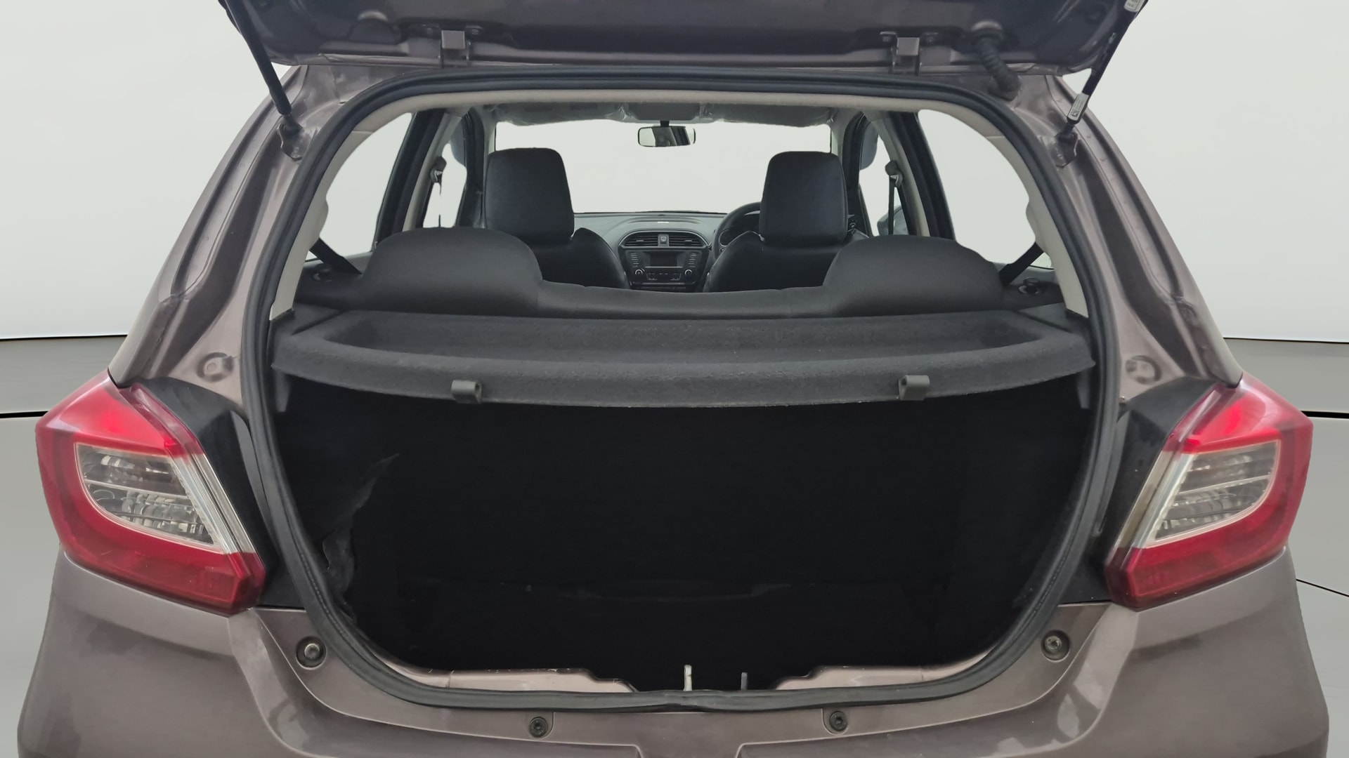 View 2019 Tata Tiago Revotorq XB Image 36 Used 2019 Tata Tiago Revotorq XB Image 36