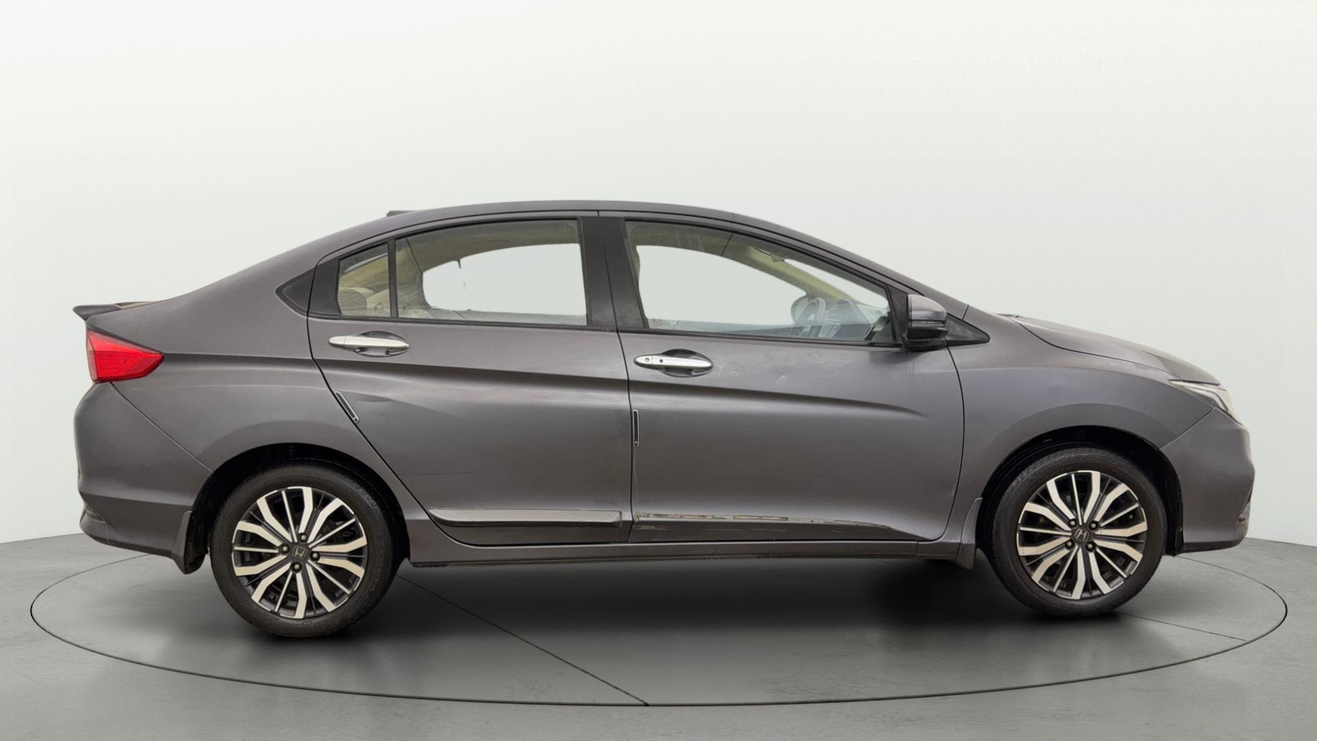 View 2017 Honda City ZX MT Diesel Anniversary Edition Image 27 Used 2017 Honda City ZX MT Diesel Anniversary Edition Image 27