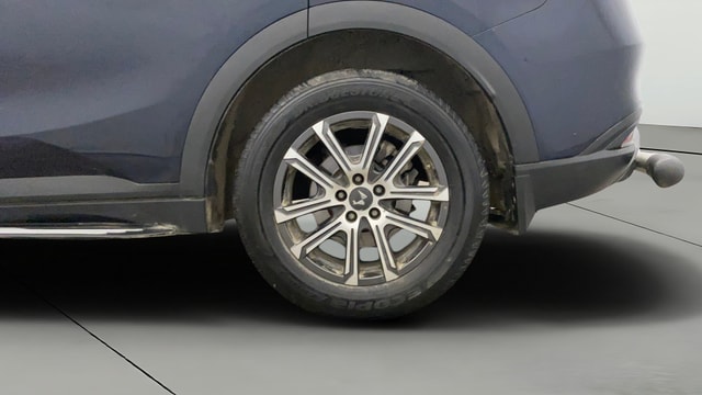 View Mahindra XUV700 Image 11 Used Mahindra XUV700 Image 11