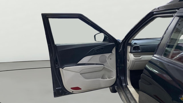 View Mahindra XUV300 Image 30 Used Mahindra XUV300 Image 30
