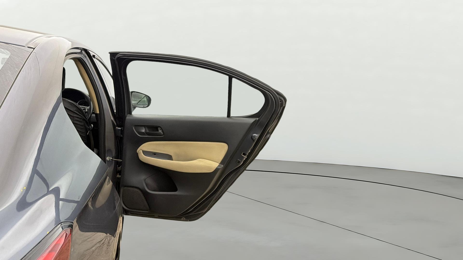 View 2022 Honda City ZX MT Diesel Anniversary Edition Image 8 Used 2022 Honda City ZX MT Diesel Anniversary Edition Image 8