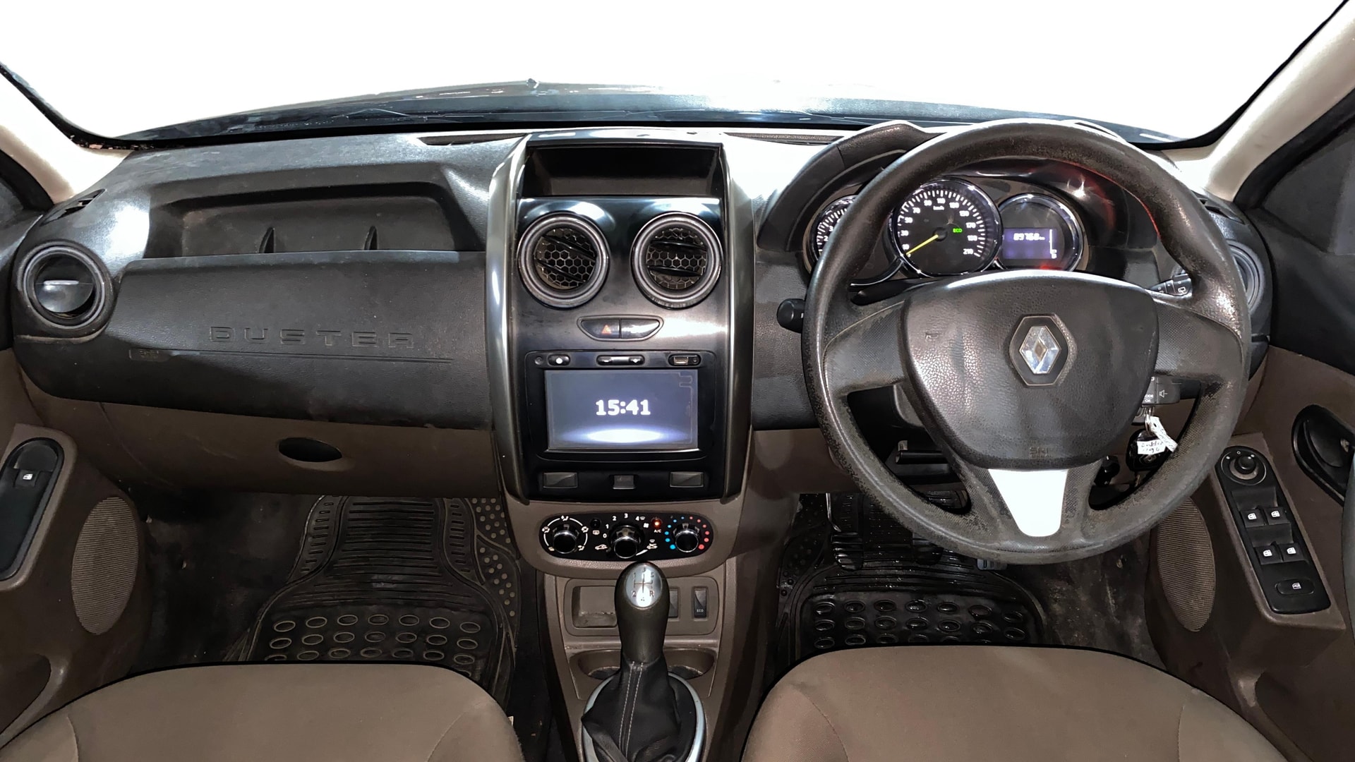 View 2019 Renault Duster 85 PS RXS 4X2 MT Image 15 Used 2019 Renault Duster 85 PS RXS 4X2 MT Image 15