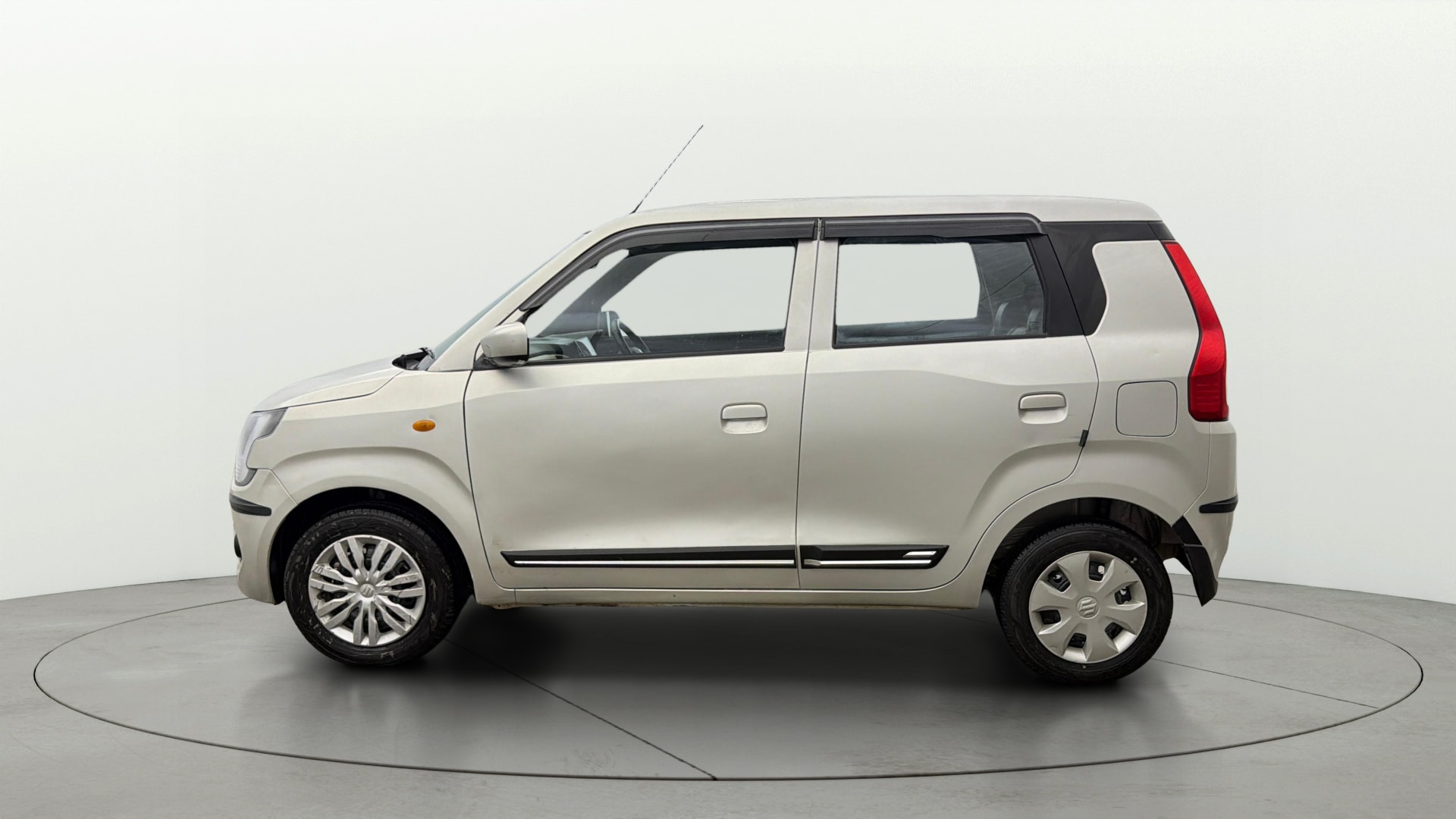View 2020 Maruti Suzuki 1000 Base Variant Image 5 Used 2020 Maruti Suzuki 1000 Base Variant Image 5