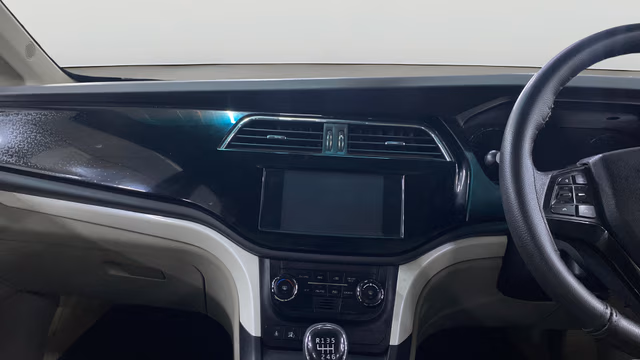 View Mahindra Marazzo Image 19 Used Mahindra Marazzo Image 19