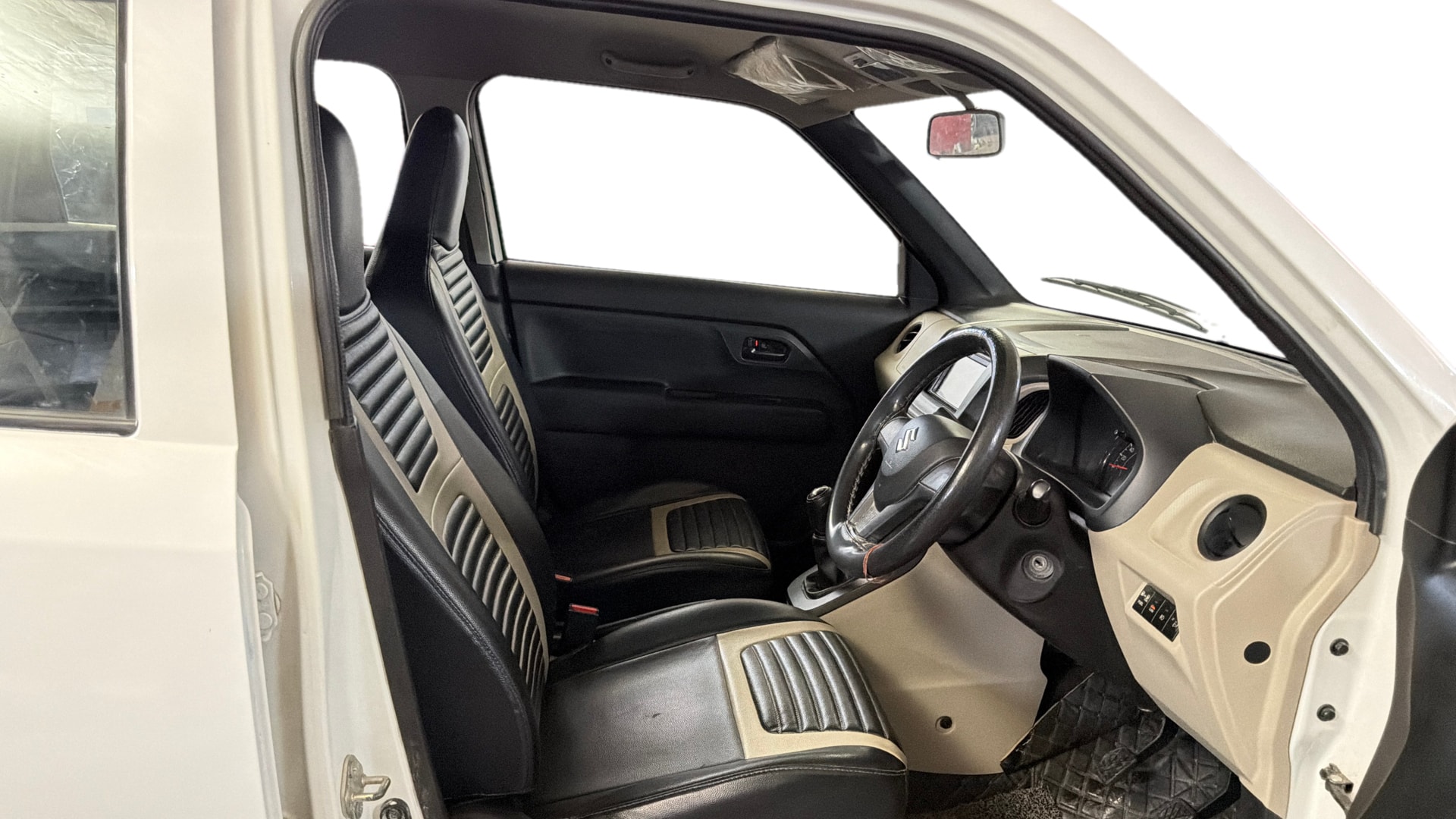 View 2022 Maruti Suzuki 1000 Base Variant Image 25 Used 2022 Maruti Suzuki 1000 Base Variant Image 25