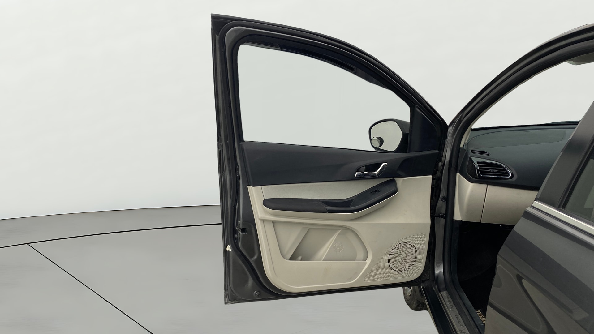View 2023 Tata Tigor XE Diesel Image 31 Used 2023 Tata Tigor XE Diesel Image 31