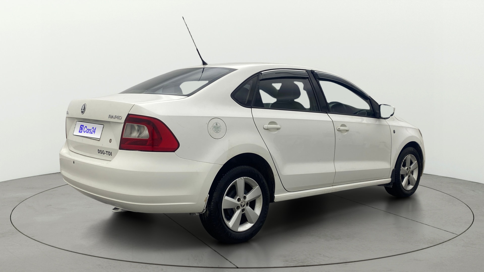 View 2015 Skoda Rapid 1.5 TDI CR Elegance AT Image 42 Used 2015 Skoda Rapid 1.5 TDI CR Elegance AT Image 42