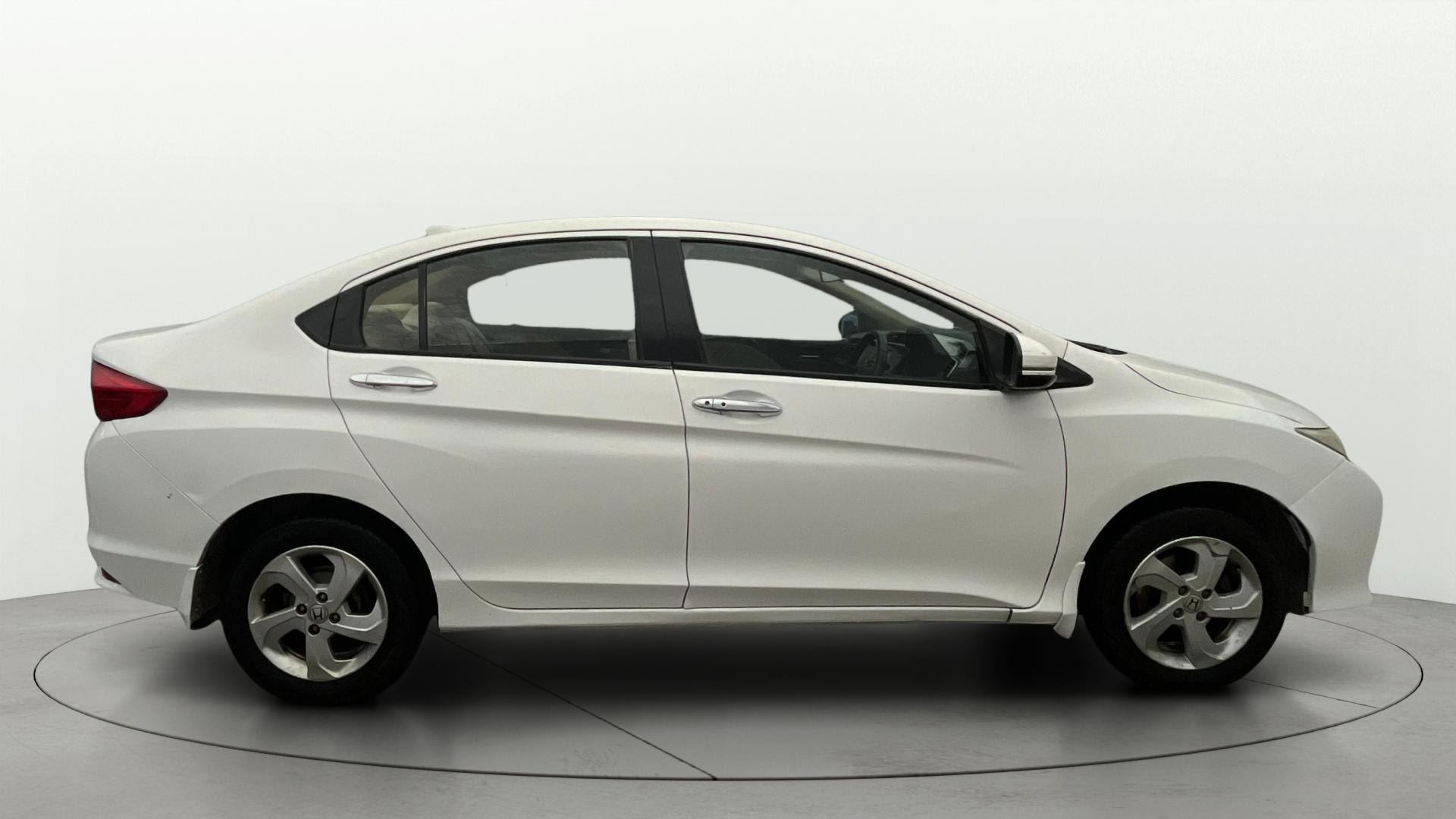 View 2015 Honda City ZX MT Diesel Anniversary Edition Image 27 Used 2015 Honda City ZX MT Diesel Anniversary Edition Image 27