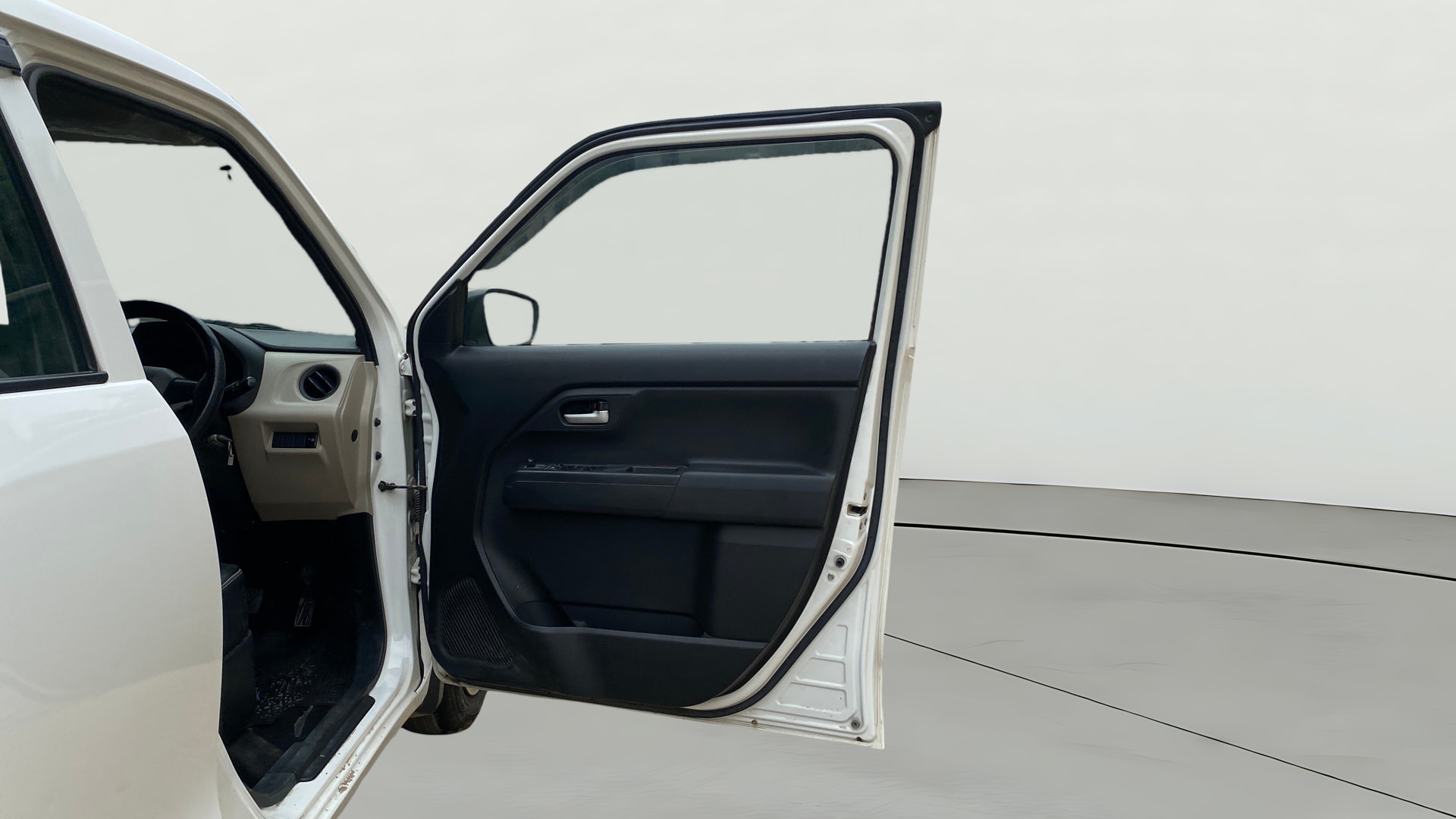 View 2022 Maruti Suzuki 1000 Base Variant Image 44 Used 2022 Maruti Suzuki 1000 Base Variant Image 44