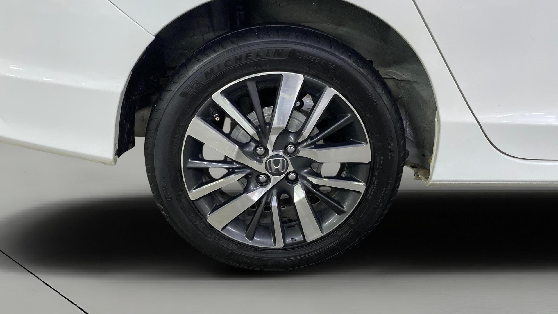 View 2022 Honda City ZX MT Diesel Anniversary Edition Image 33 Used 2022 Honda City ZX MT Diesel Anniversary Edition Image 33