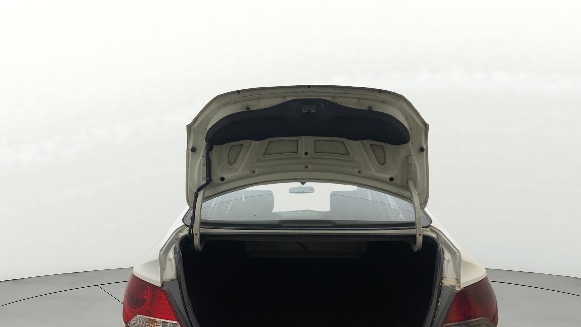 View 2012 Hyundai Fluidic Verna 1.6 CRDI SX Image 16 Used 2012 Hyundai Fluidic Verna 1.6 CRDI SX Image 16