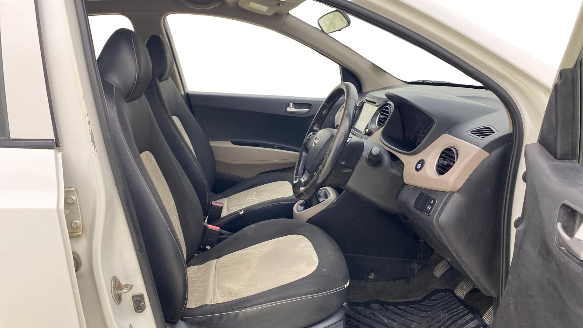 View 2016 Hyundai Grand i10 1.2 Asta Petrol Image 16 Used 2016 Hyundai Grand i10 1.2 Asta Petrol Image 16
