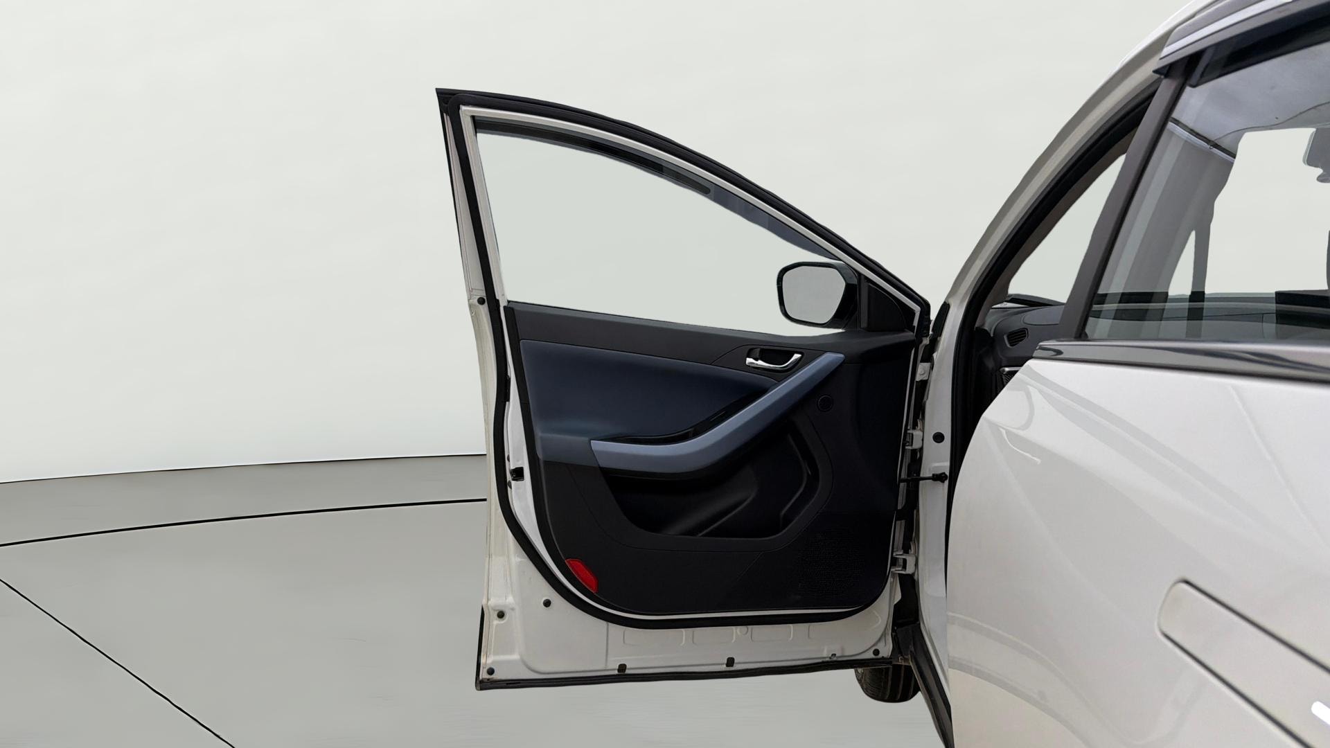 View 2025 Tata Curvv Smart 1.2 Revotron Petrol 6MT Image 38 Used 2025 Tata Curvv Smart 1.2 Revotron Petrol 6MT Image 38