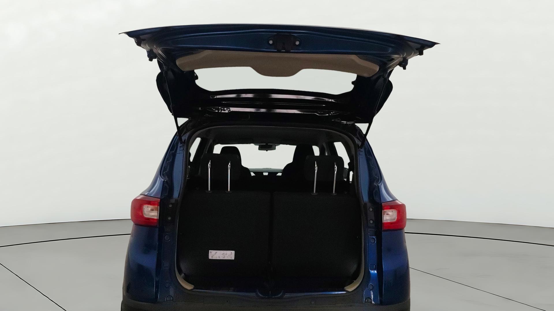 View 2022 Renault Triber RXZ AMT Dual Tone Image 17 Used 2022 Renault Triber RXZ AMT Dual Tone Image 17