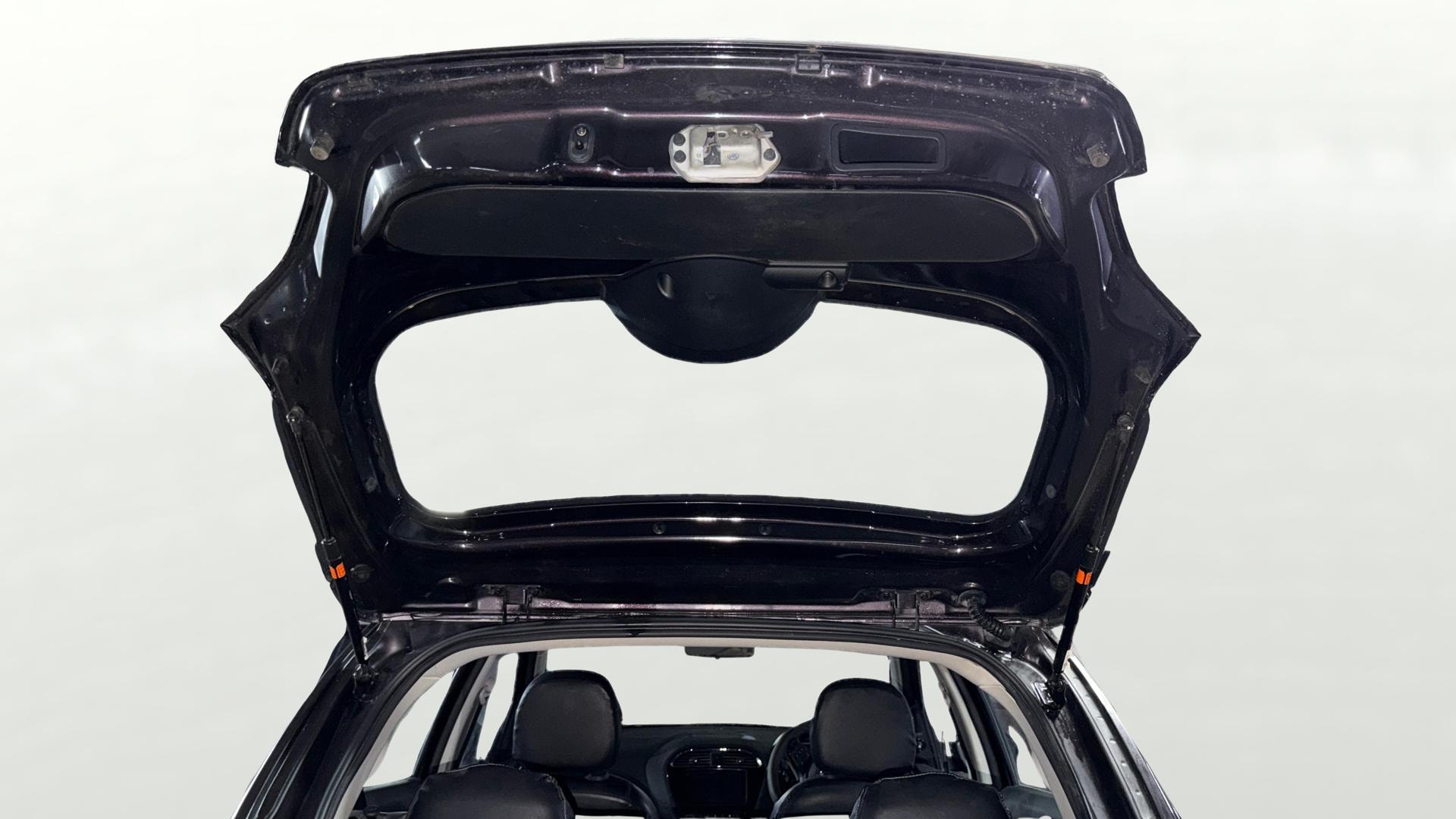 View 2023 Tata Tiago Revotorq XB Image 16 Used 2023 Tata Tiago Revotorq XB Image 16