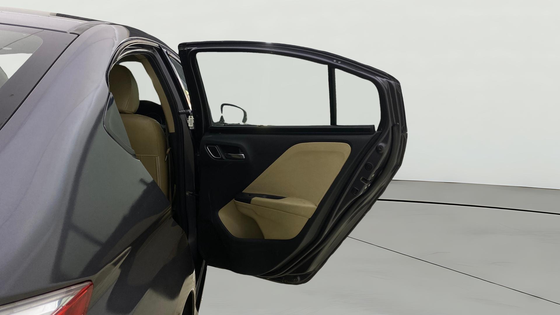 View 2019 Honda City ZX MT Diesel Anniversary Edition Image 6 Used 2019 Honda City ZX MT Diesel Anniversary Edition Image 6
