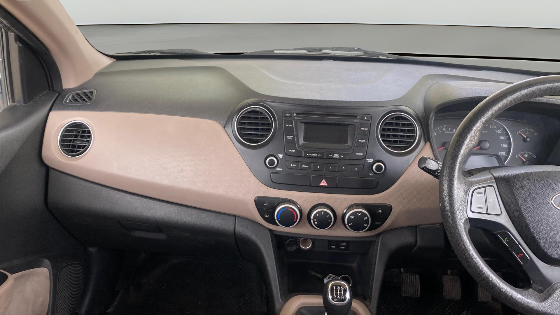 View 2016 Hyundai Grand i10 Sportz 1.2 Kappa Image 17 Used 2016 Hyundai Grand i10 Sportz 1.2 Kappa Image 17