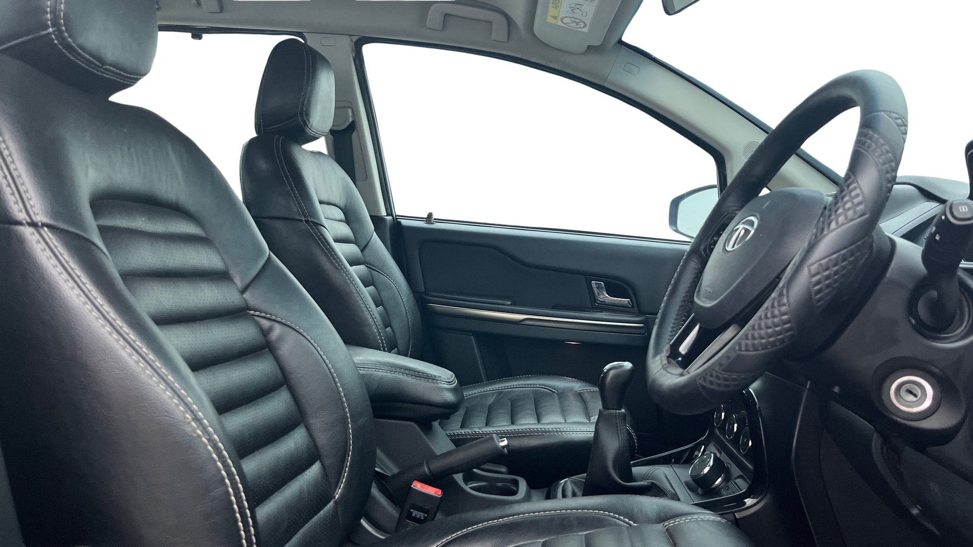 View 2018 Tata Hexa XM 4X2 Image 27 Used 2018 Tata Hexa XM 4X2 Image 27