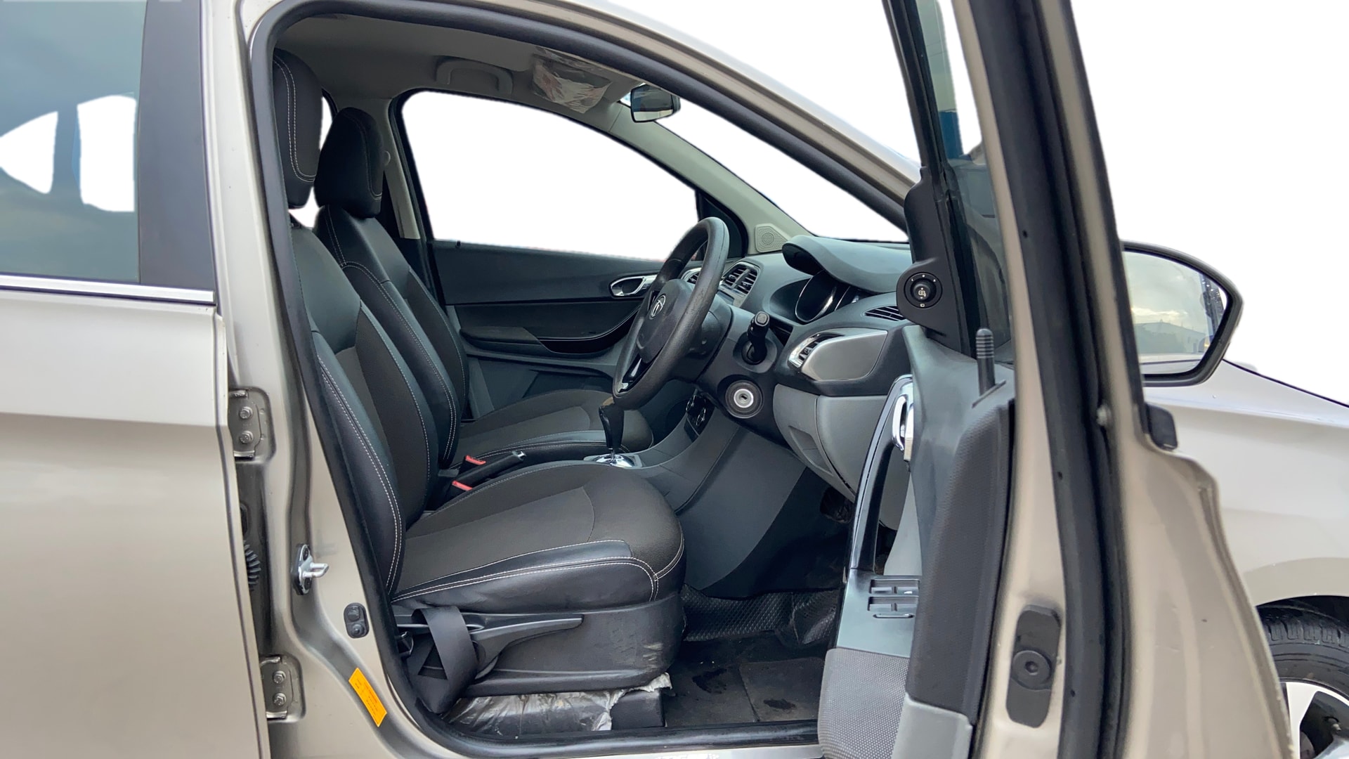 View 2020 Tata Tigor XE Diesel Image 26 Used 2020 Tata Tigor XE Diesel Image 26