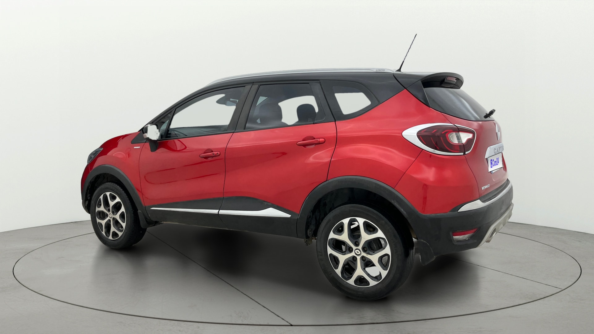 View 2019 Renault Captur Platine Petrol Dual Tone Image 2 Used 2019 Renault Captur Platine Petrol Dual Tone Image 2