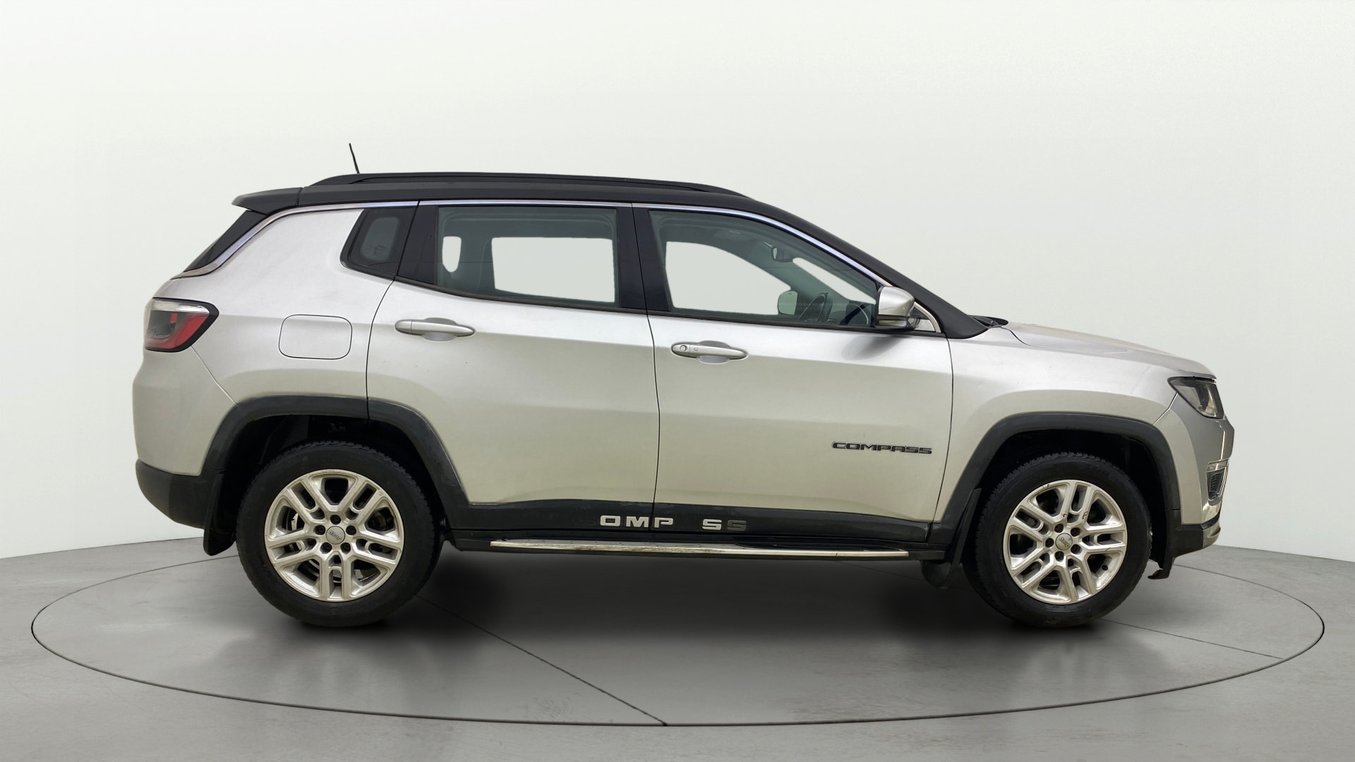 View 2017 Jeep Compass Limited 4X4 (O) 2.0 Diesel BS IV Image 28 Used 2017 Jeep Compass Limited 4X4 (O) 2.0 Diesel BS IV Image 28