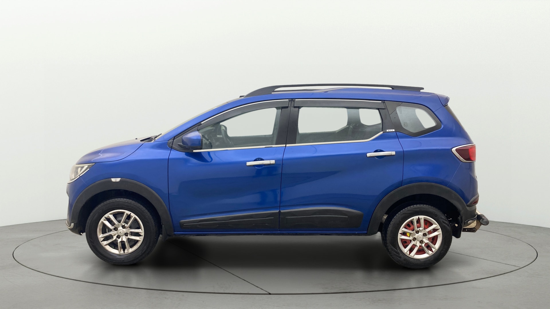 View 2019 Renault Triber RXT Image 5 Used 2019 Renault Triber RXT Image 5