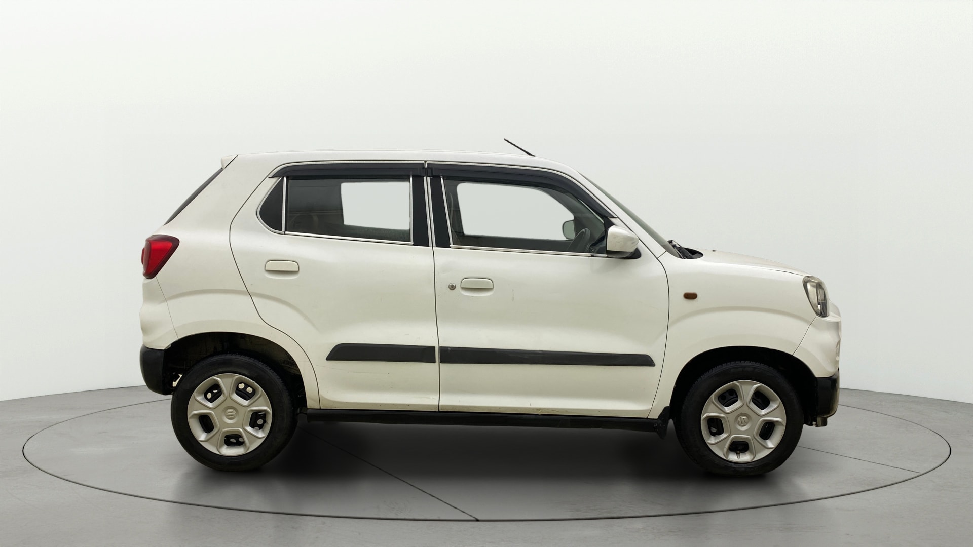 View 2021 Maruti Suzuki 1000 Base Variant Image 8 Used 2021 Maruti Suzuki 1000 Base Variant Image 8