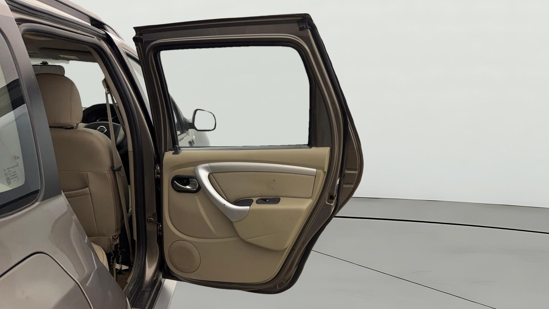 View 2016 Nissan Terrano XL P Image 7 Used 2016 Nissan Terrano XL P Image 7