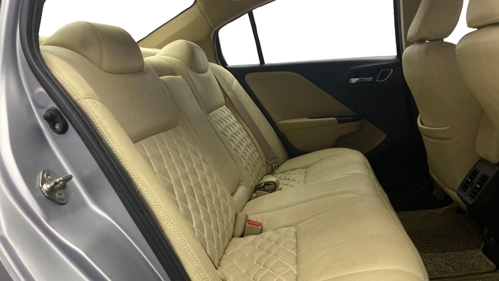 View 2022 Honda City ZX MT Diesel Anniversary Edition Image 35 Used 2022 Honda City ZX MT Diesel Anniversary Edition Image 35