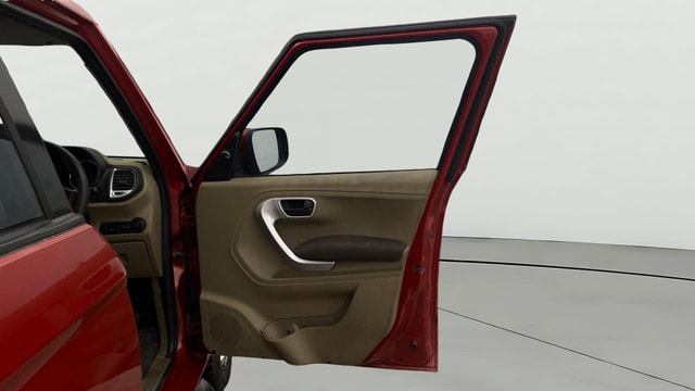 View Mahindra TUV300 Image 44 Used Mahindra TUV300 Image 44