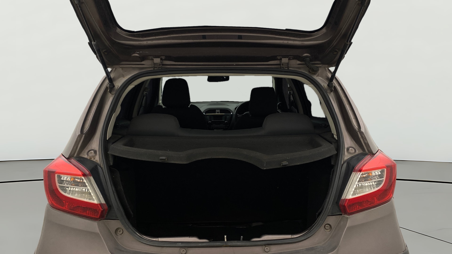 View 2020 Tata Tiago Revotorq XB Image 36 Used 2020 Tata Tiago Revotorq XB Image 36