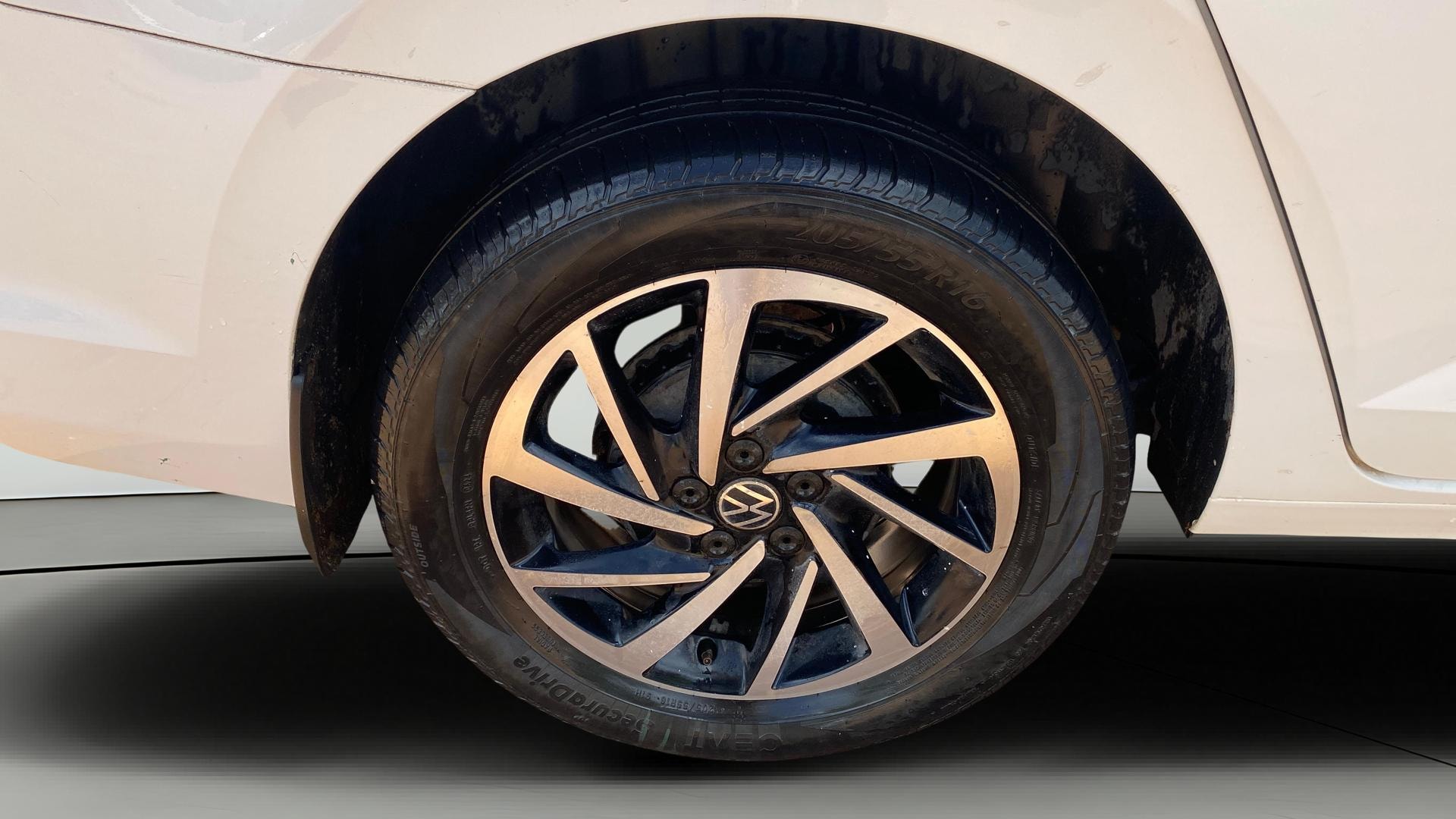 View 2024 Volkswagen Virtus Topline 1.0 TSI MT Image 25 Used 2024 Volkswagen Virtus Topline 1.0 TSI MT Image 25