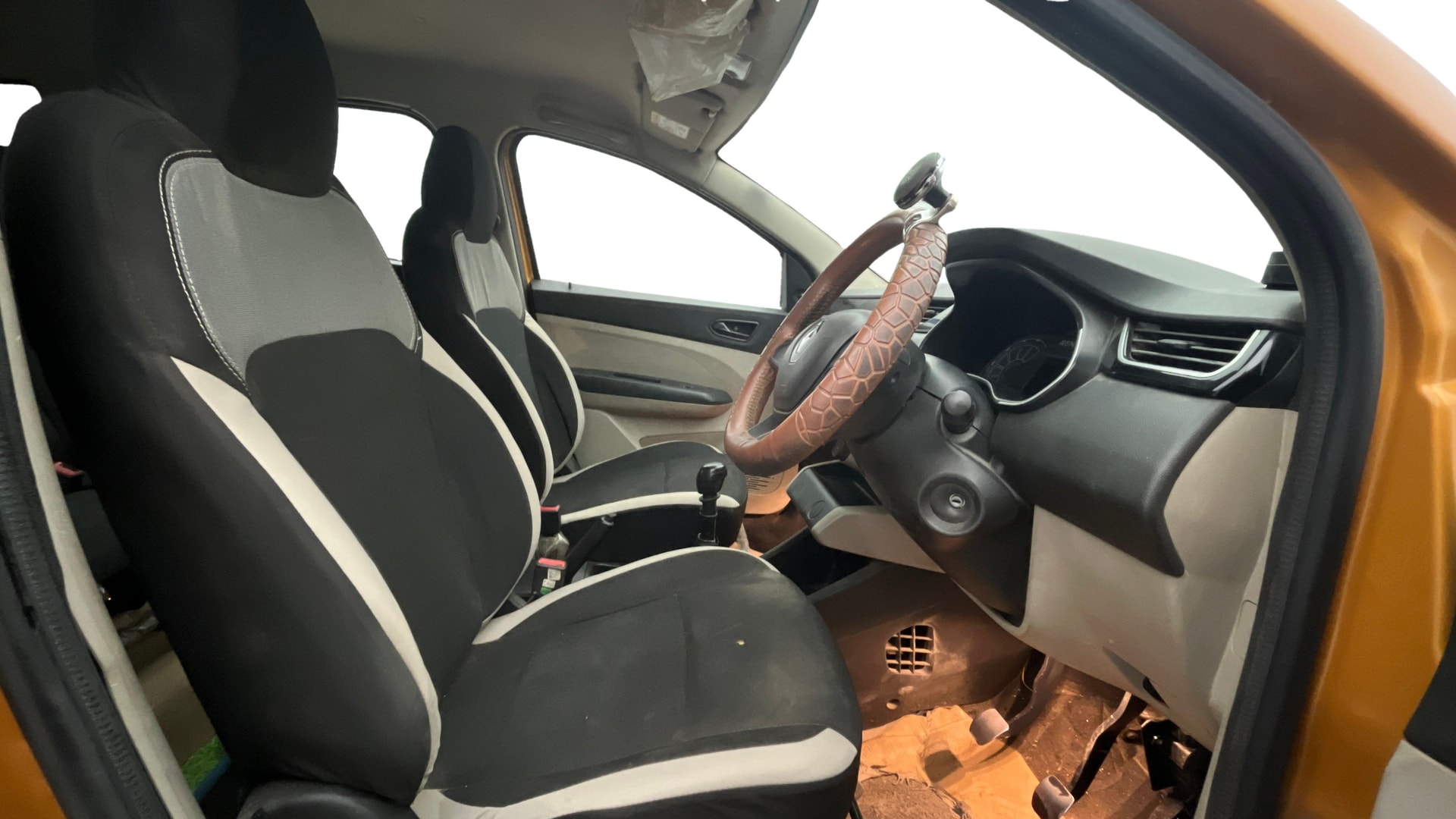 View 2021 Renault Triber RXE Image 26 Used 2021 Renault Triber RXE Image 26