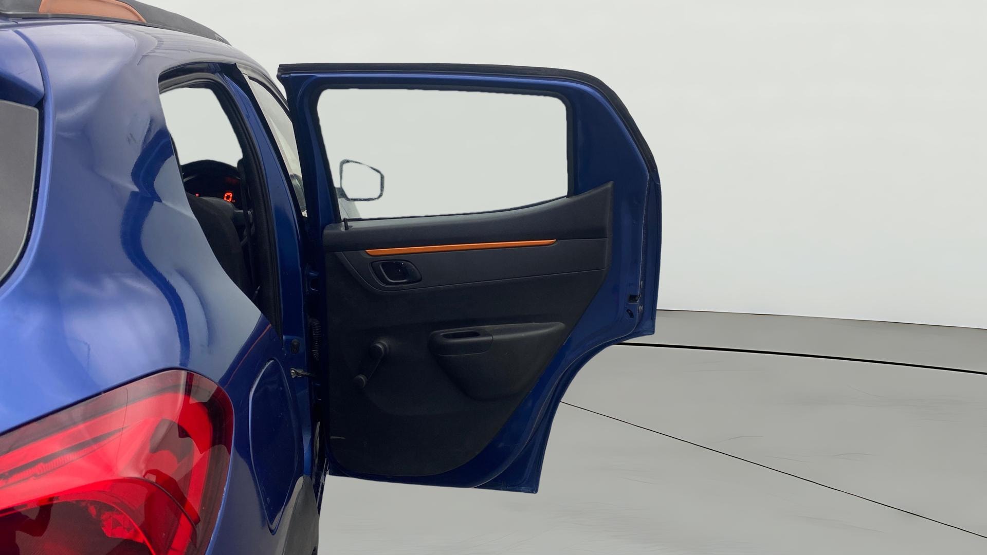 View 2018 Renault Kwid RXT 1.0 Driver Airbag Option Image 7 Used 2018 Renault Kwid RXT 1.0 Driver Airbag Option Image 7