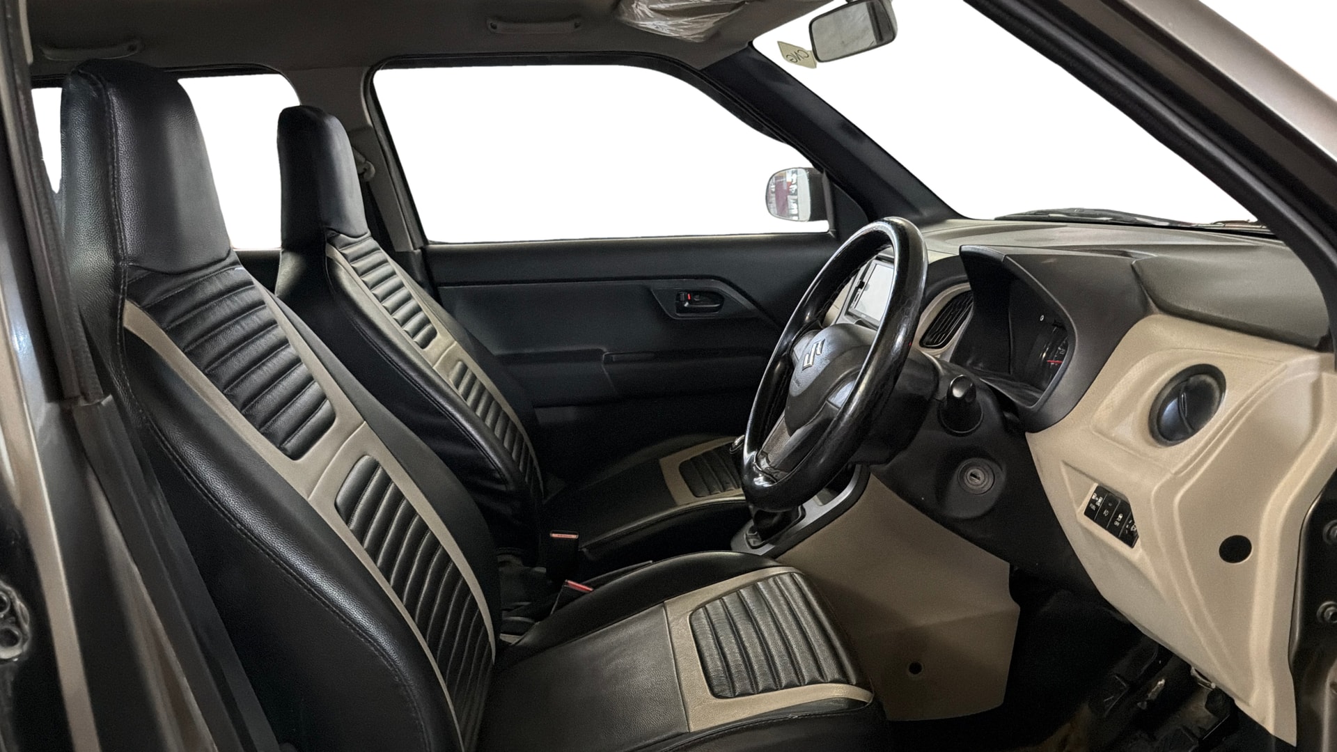 View 2023 Maruti Suzuki 1000 Base Variant Image 26 Used 2023 Maruti Suzuki 1000 Base Variant Image 26