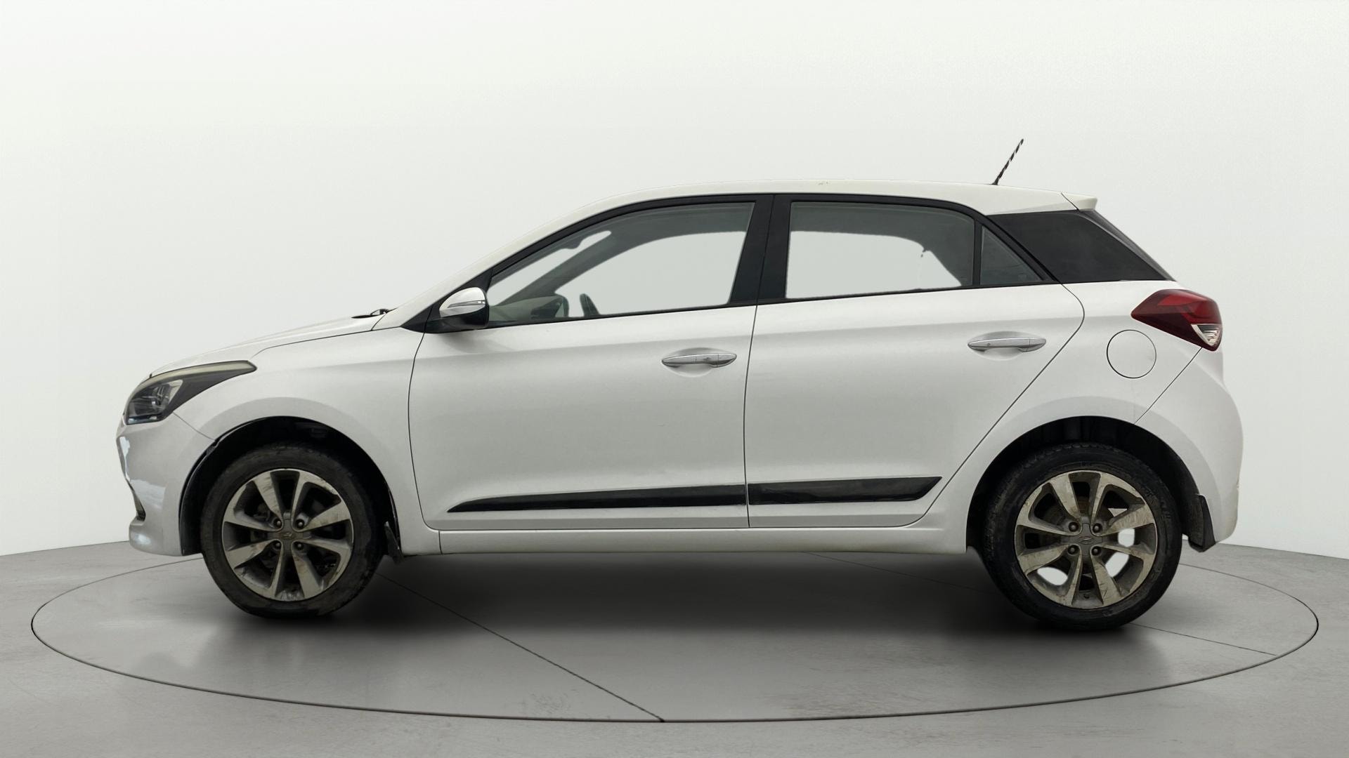View 2016 Hyundai Elite i20 1.4 Asta Option Diesel BS IV Image 5 Used 2016 Hyundai Elite i20 1.4 Asta Option Diesel BS IV Image 5