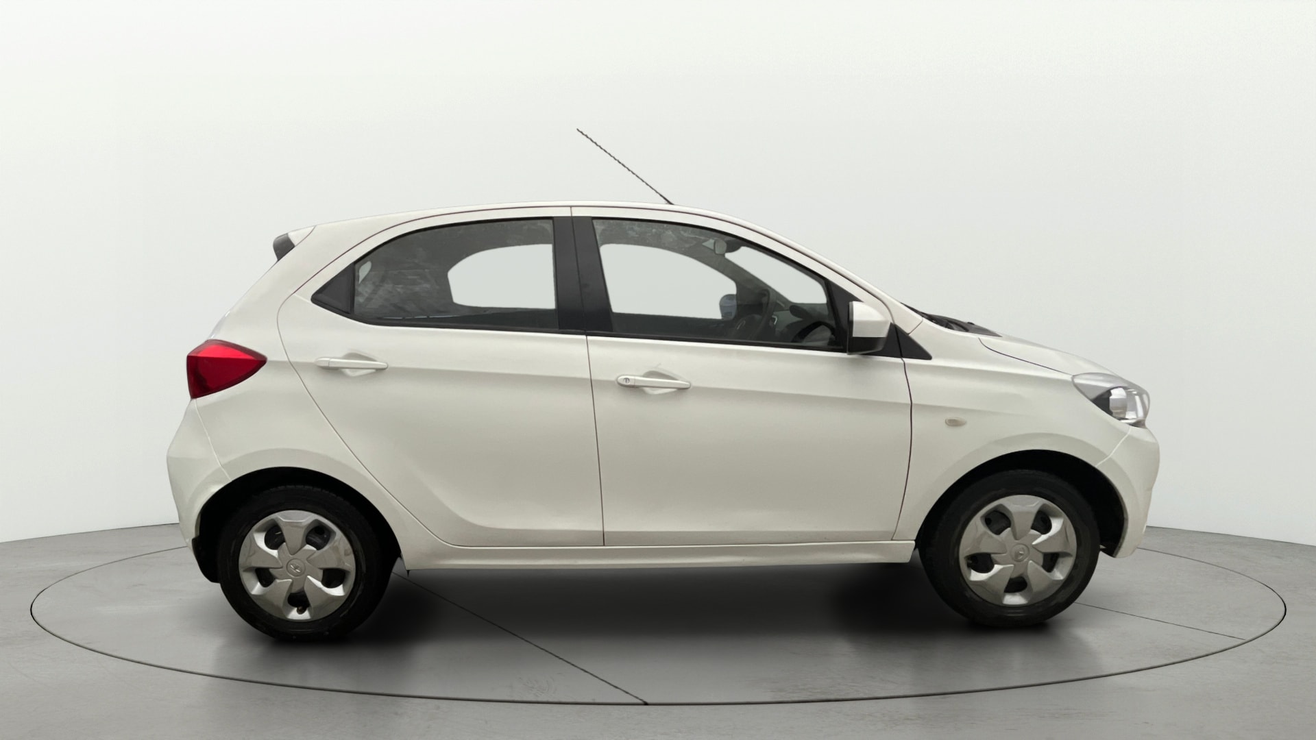 View 2016 Tata Tiago Revotorq XB Image 8 Used 2016 Tata Tiago Revotorq XB Image 8