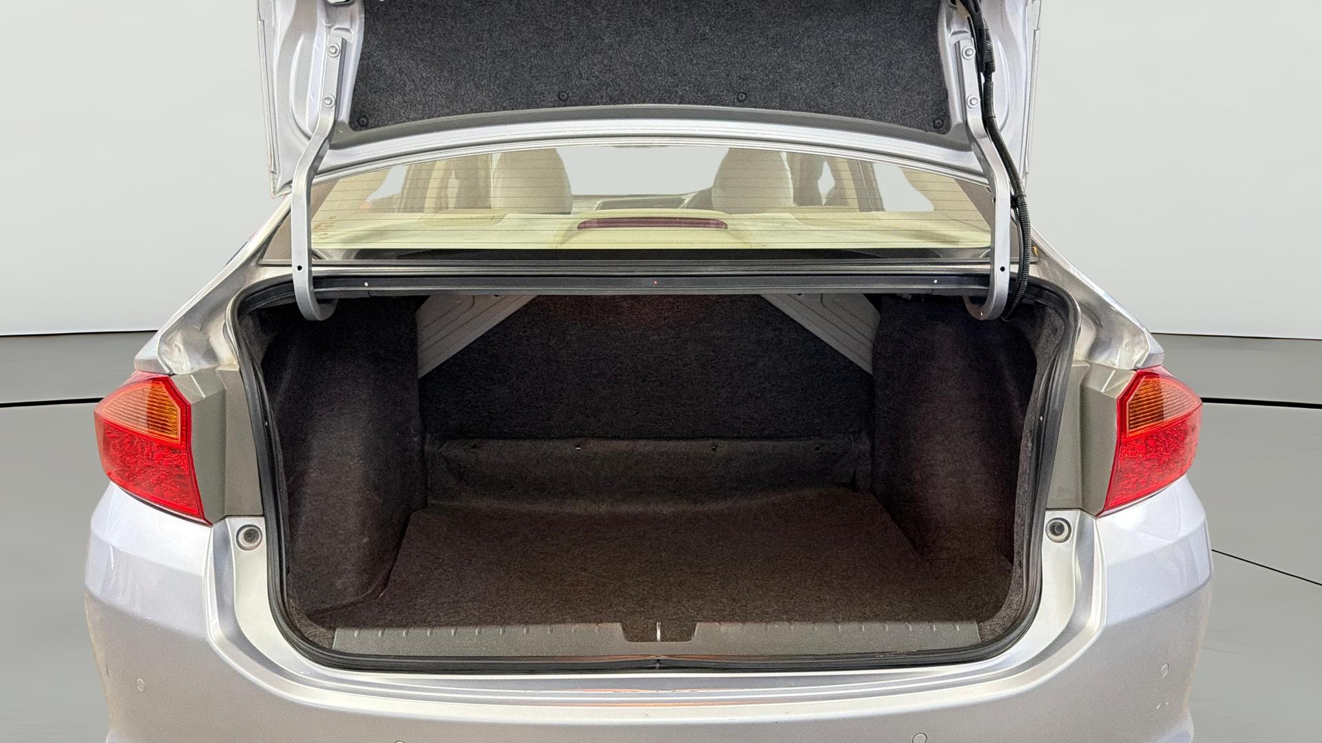 View 2022 Honda City ZX MT Diesel Anniversary Edition Image 39 Used 2022 Honda City ZX MT Diesel Anniversary Edition Image 39