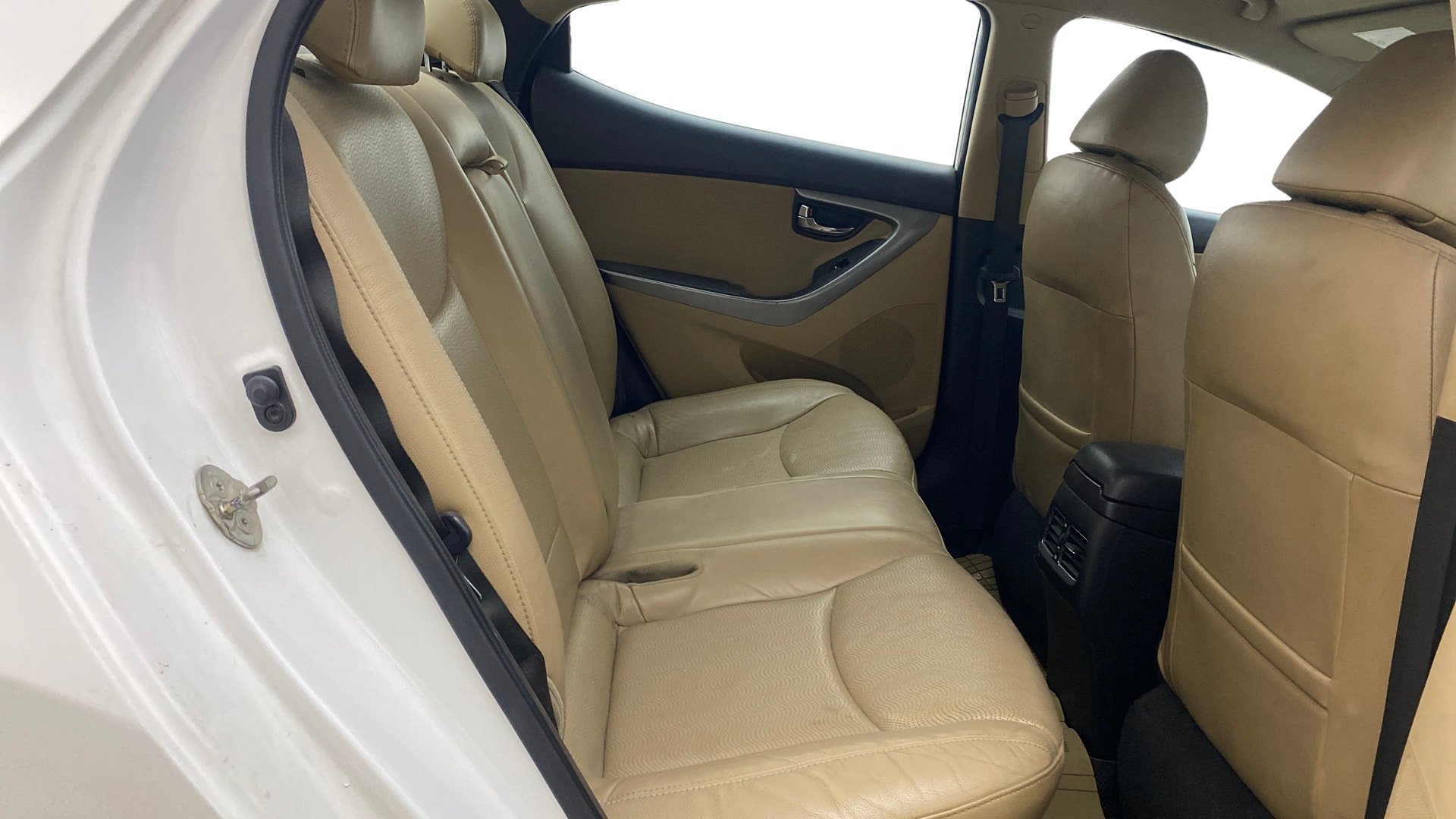 View 2013 Hyundai Elantra 1.6 CRDi S Image 30 Used 2013 Hyundai Elantra 1.6 CRDi S Image 30