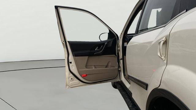 View Mahindra XUV500 Image 33 Used Mahindra XUV500 Image 33