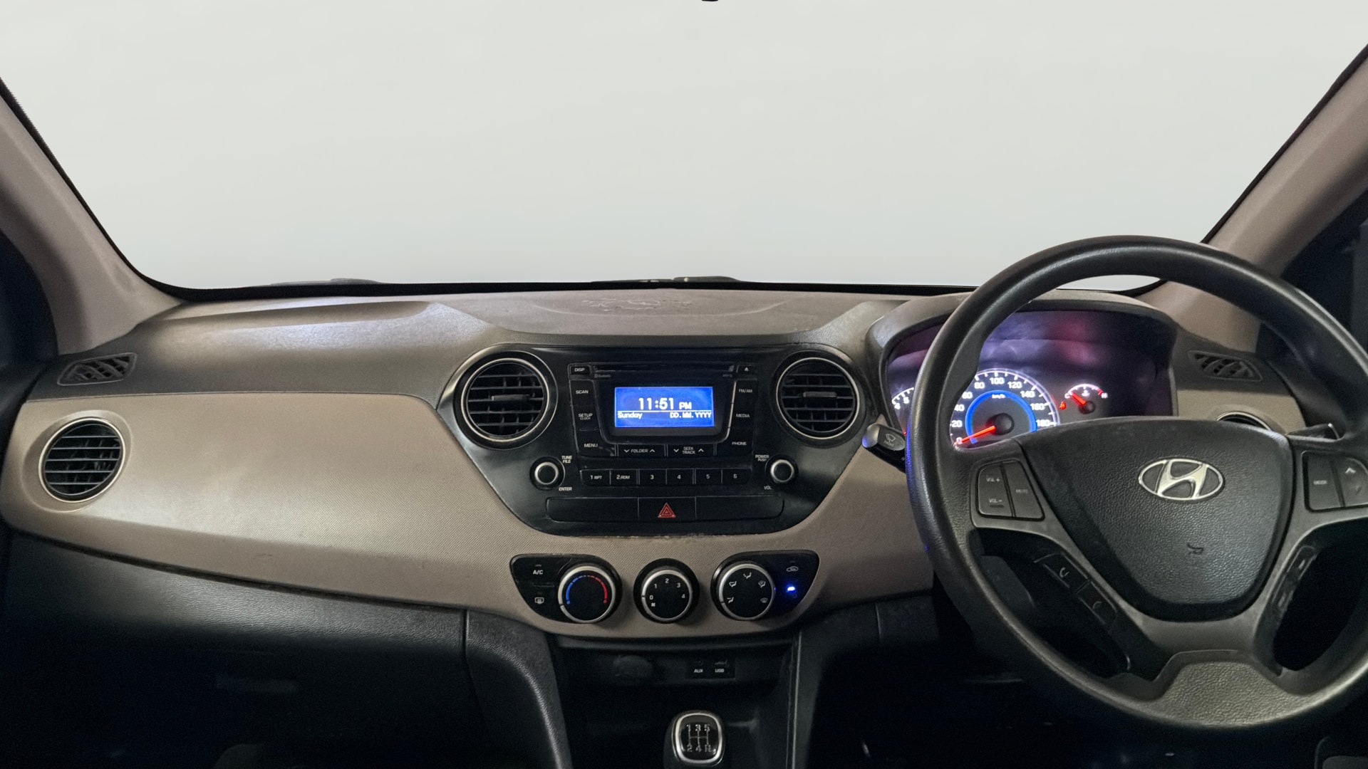 View 2015 Hyundai Grand i10 Sportz 1.2 Kappa Image 17 Used 2015 Hyundai Grand i10 Sportz 1.2 Kappa Image 17