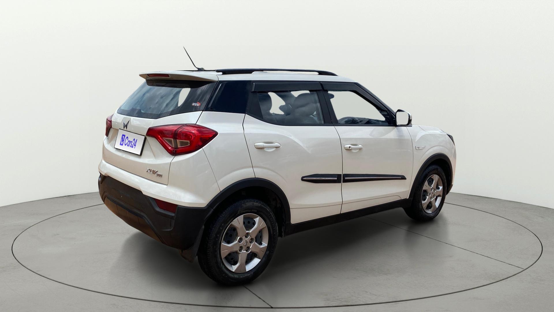 View 2023 Mahindra XUV300 W4 Petrol BS IV Image 42 Used 2023 Mahindra XUV300 W4 Petrol BS IV Image 42