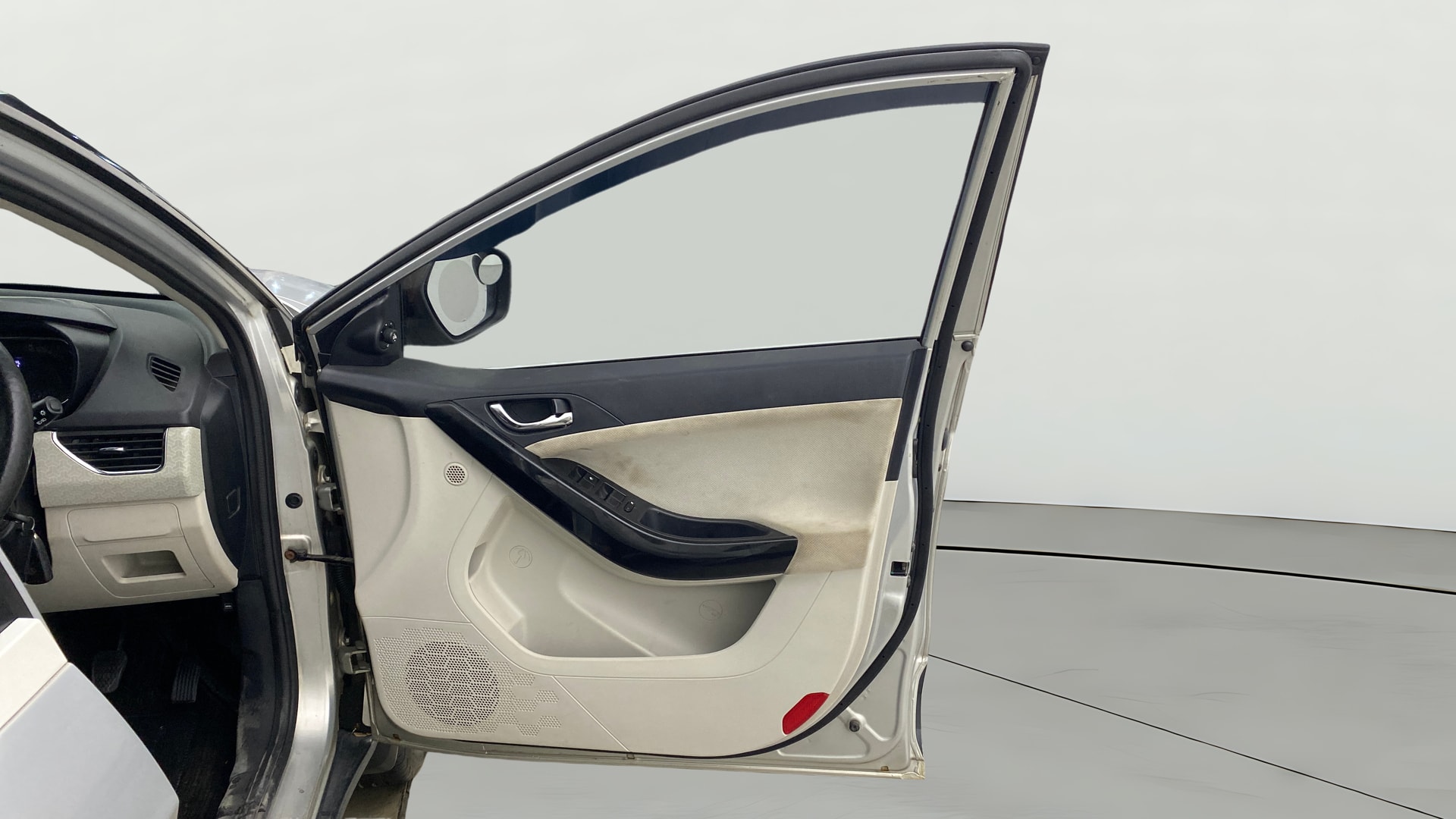 View 2020 Tata Nexon Revotron XZ Image 44 Used 2020 Tata Nexon Revotron XZ Image 44