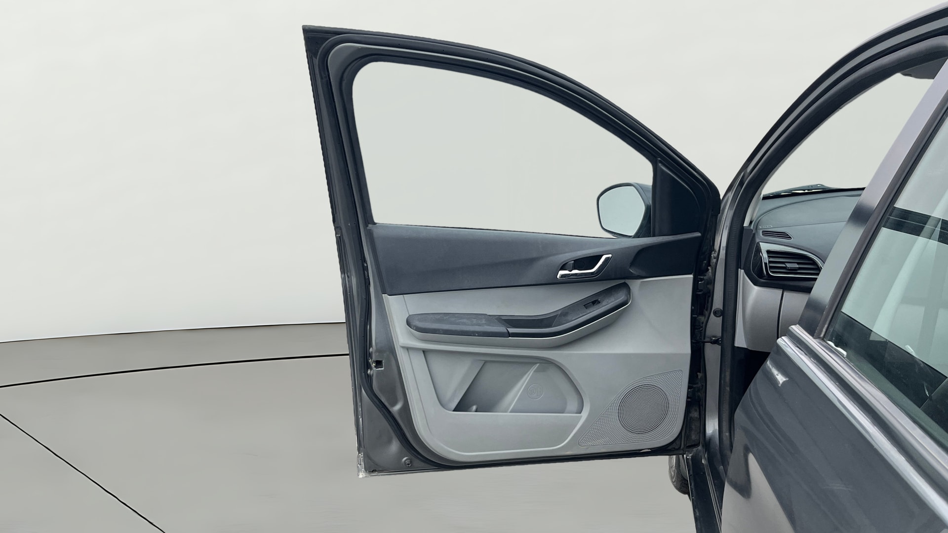 View 2020 Tata Tiago Revotorq XB Image 31 Used 2020 Tata Tiago Revotorq XB Image 31