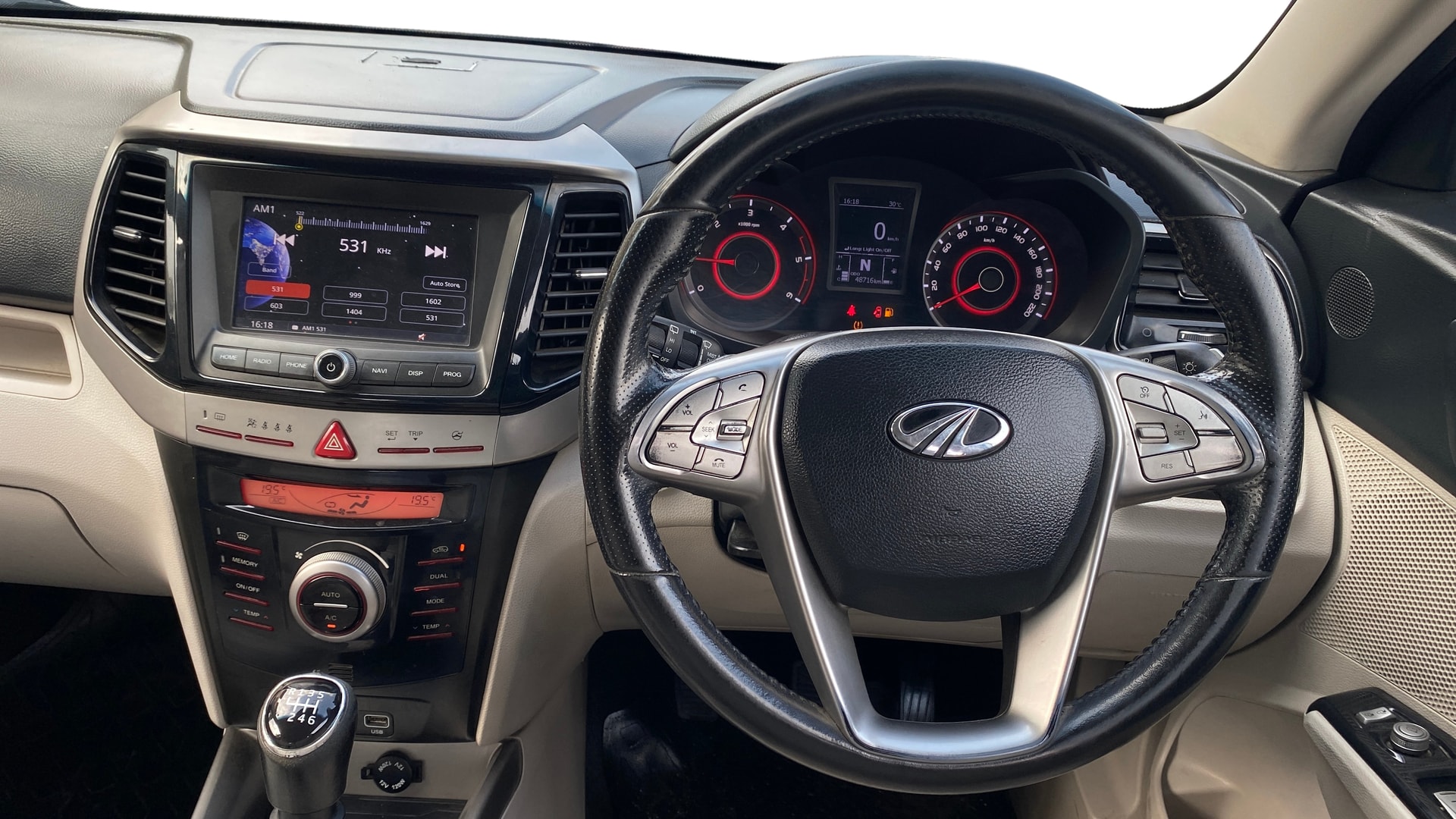 View 2019 Mahindra XUV300 W4 Petrol BS IV Image 21 Used 2019 Mahindra XUV300 W4 Petrol BS IV Image 21