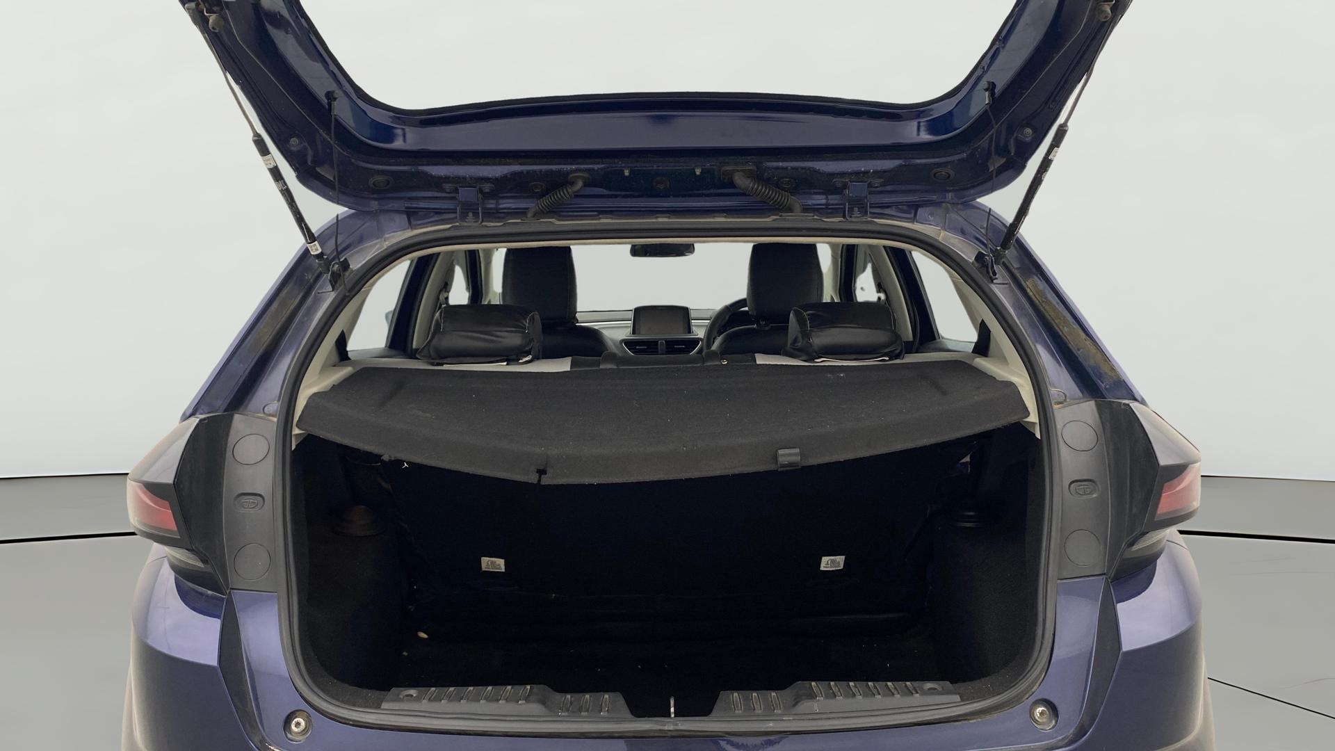 View 2023 Tata Altroz XZ Petrol Image 39 Used 2023 Tata Altroz XZ Petrol Image 39