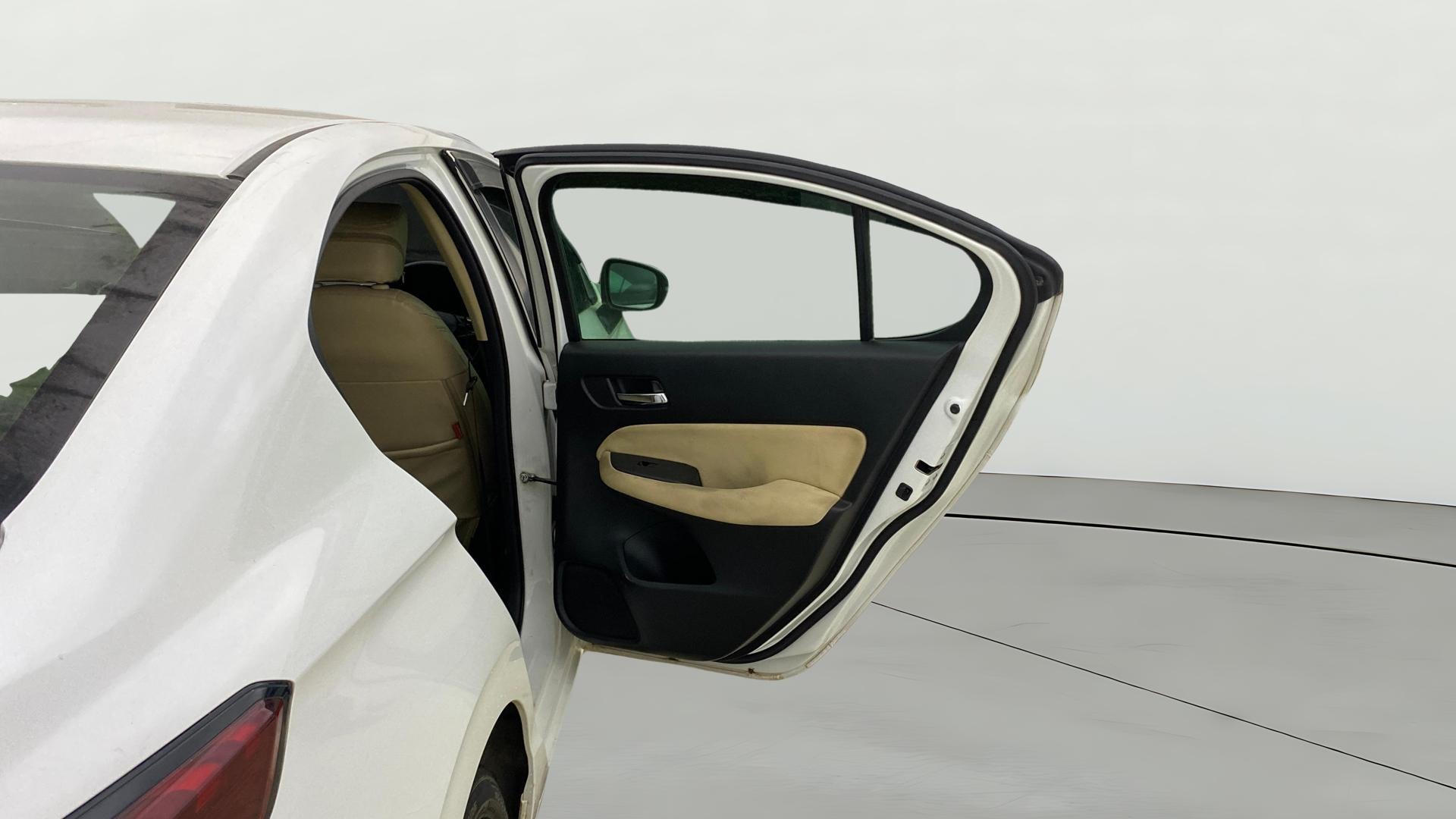 View 2021 Honda City ZX MT Diesel Anniversary Edition Image 8 Used 2021 Honda City ZX MT Diesel Anniversary Edition Image 8