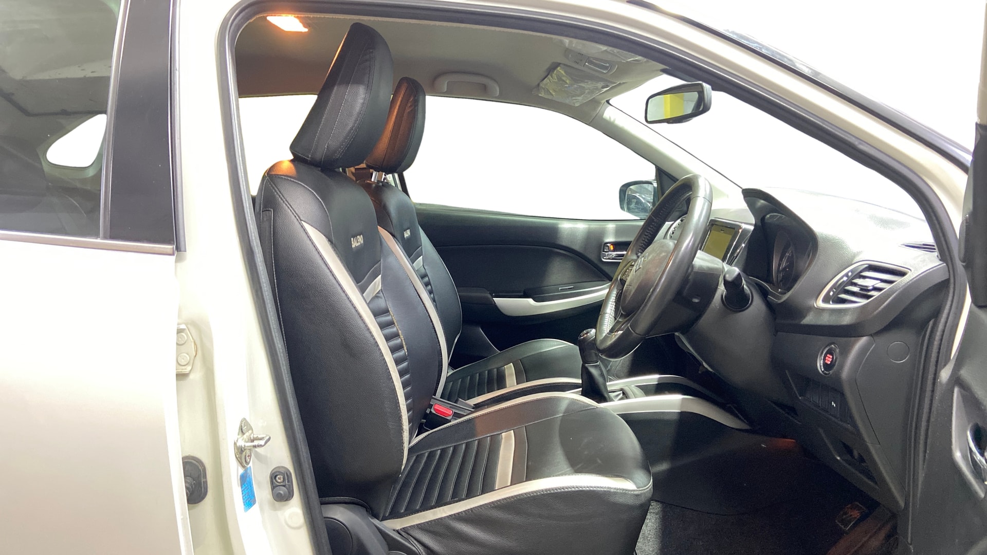 View 2018 Maruti Suzuki 1000 Base Variant Image 26 Used 2018 Maruti Suzuki 1000 Base Variant Image 26